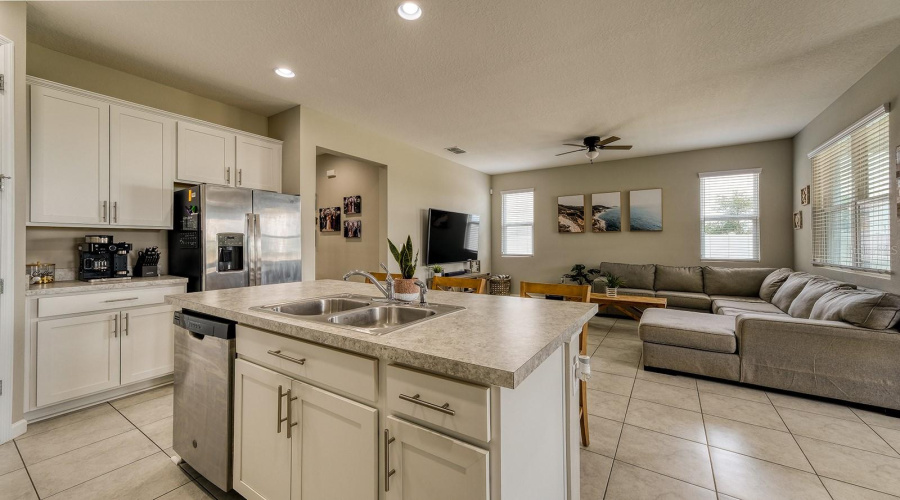 DAVENPORT, Florida 33837, 3 Bedrooms Bedrooms, ,2 BathroomsBathrooms,Residential,For Sale,BUCHANNAN,0,MFRO6310948