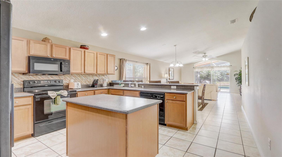 DAVENPORT, Florida 33837, 4 Bedrooms Bedrooms, ,3 BathroomsBathrooms,Residential,For Sale,ORANGE COSMOS,0,MFRO6311521