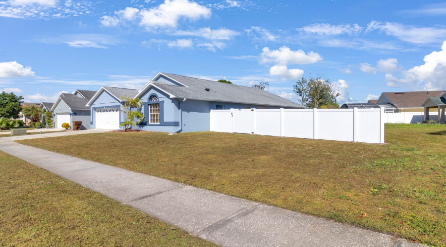 KISSIMMEE, Florida 34746, 4 Bedrooms Bedrooms, ,2 BathroomsBathrooms,Residential,For Sale,EAGLE POINTE,0,MFRS5126811