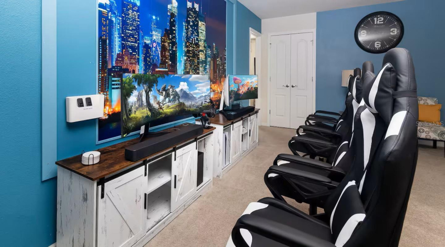 KISSIMMEE, Florida 34747, 9 Bedrooms Bedrooms, ,6 BathroomsBathrooms,Residential,For Sale,BENGAL,0,MFRO6304915