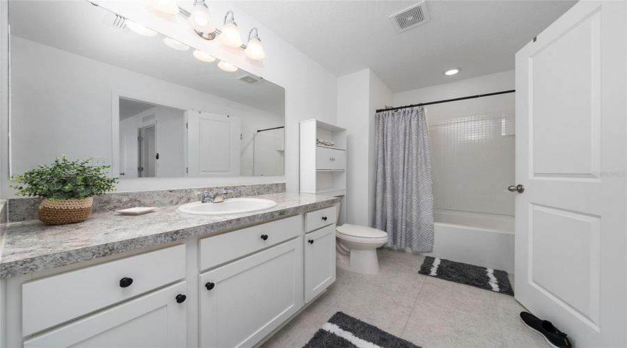 DAVENPORT, Florida 33837, 3 Bedrooms Bedrooms, ,2 BathroomsBathrooms,Residential,For Sale,MERRILL,0,MFRS5127411