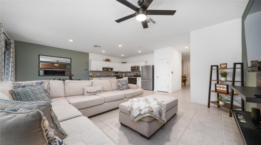 DAVENPORT, Florida 33837, 3 Bedrooms Bedrooms, ,2 BathroomsBathrooms,Residential,For Sale,MERRILL,0,MFRS5127411