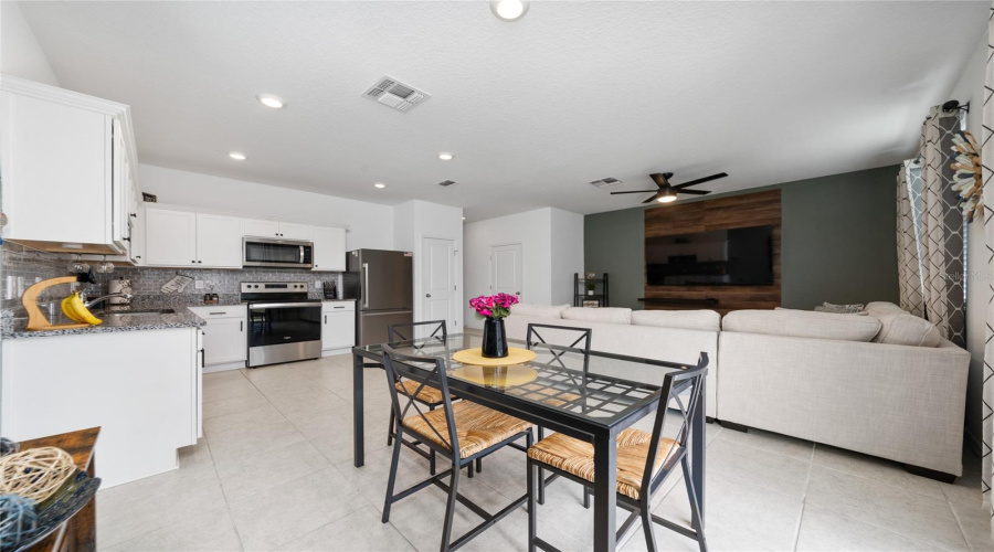 DAVENPORT, Florida 33837, 3 Bedrooms Bedrooms, ,2 BathroomsBathrooms,Residential,For Sale,MERRILL,0,MFRS5127411