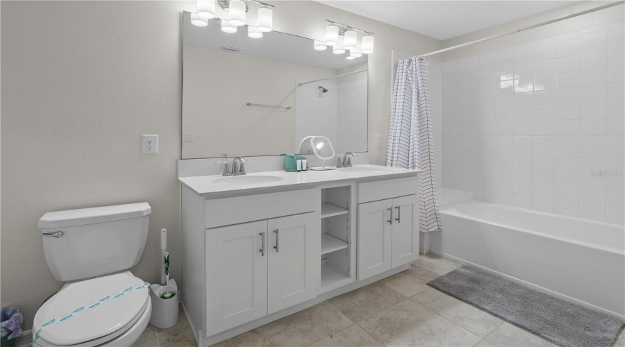 KISSIMMEE, Florida 34746, 2 Bedrooms Bedrooms, ,2 BathroomsBathrooms,Residential,For Sale,PARADOX,0,MFRS5127233