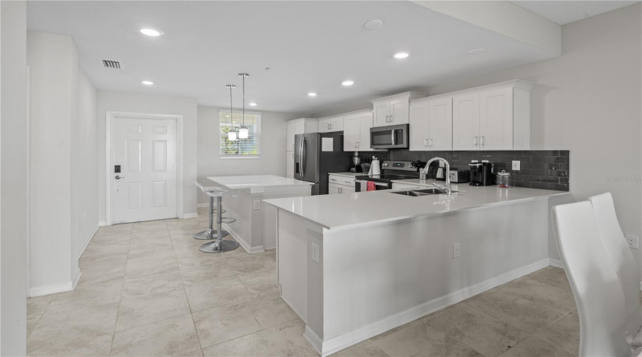 KISSIMMEE, Florida 34746, 2 Bedrooms Bedrooms, ,2 BathroomsBathrooms,Residential,For Sale,PARADOX,0,MFRS5127233