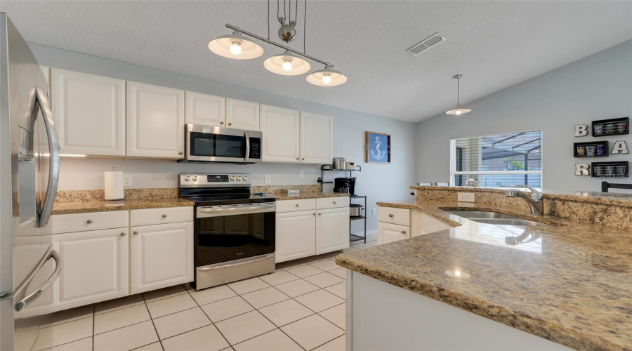 KISSIMMEE, Florida 34746, 4 Bedrooms Bedrooms, ,3 BathroomsBathrooms,Residential,For Sale,CUMBRIAN LAKES,MFRS5126442