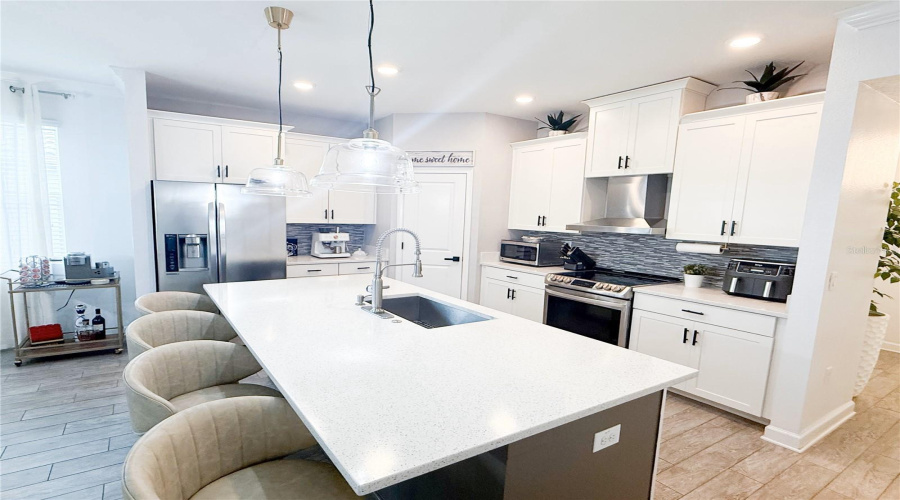 DAVENPORT, Florida 33896, 3 Bedrooms Bedrooms, ,2 BathroomsBathrooms,Residential,For Sale,BUNKER,MFRS5127332