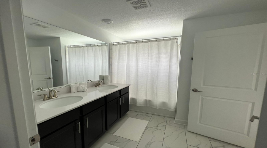 Davenport, Florida 33896, 4 Bedrooms Bedrooms, ,3 Bathroomsbathrooms,Residential,For Sale,Splash Shot,Mfro6310935