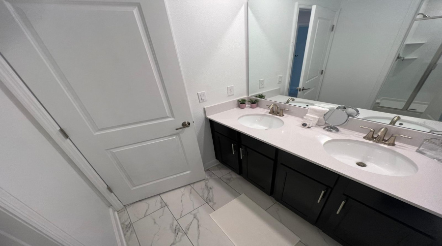 Davenport, Florida 33896, 4 Bedrooms Bedrooms, ,3 Bathroomsbathrooms,Residential,For Sale,Splash Shot,Mfro6310935