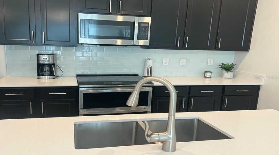 Davenport, Florida 33896, 4 Bedrooms Bedrooms, ,3 Bathroomsbathrooms,Residential,For Sale,Splash Shot,Mfro6310935