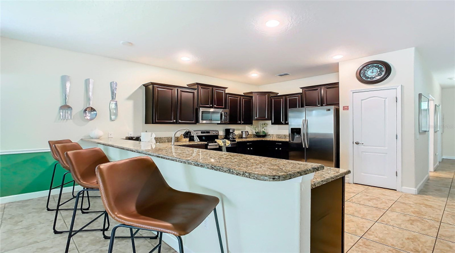 DAVENPORT, Florida 33896, 8 Bedrooms Bedrooms, ,5 BathroomsBathrooms,Residential,For Sale,MOON VALLEY,0,MFRO6312018