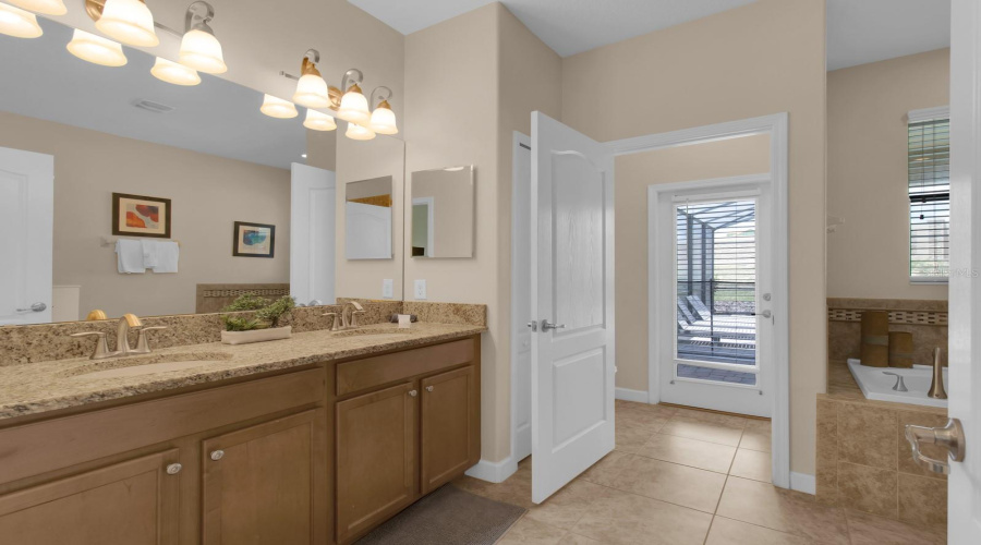 DAVENPORT, Florida 33896, 8 Bedrooms Bedrooms, ,5 BathroomsBathrooms,Residential,For Sale,MOON VALLEY,0,MFRO6312018