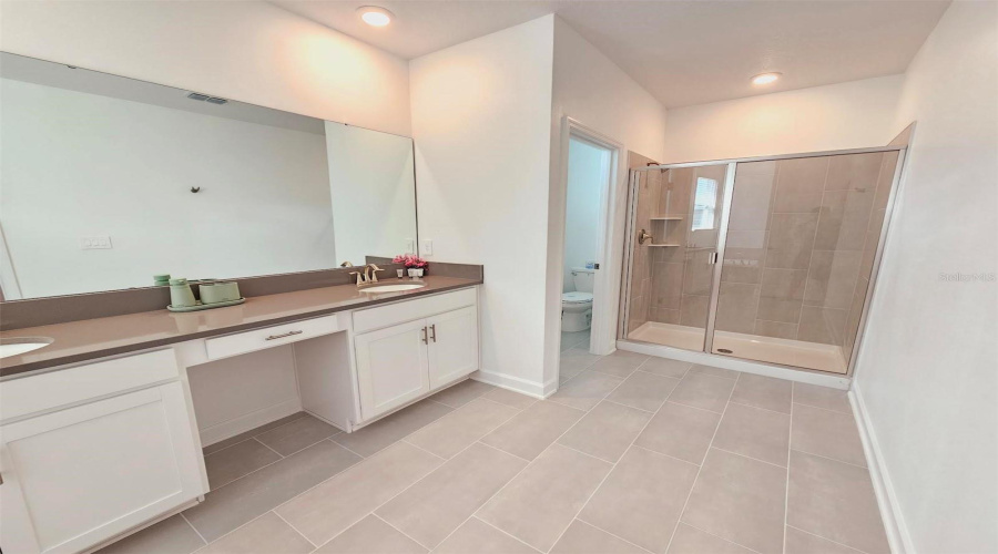 Davenport, Florida 33896, 5 Bedrooms Bedrooms, ,5 Bathroomsbathrooms,Residential,For Sale,Leader,Mfro6311747