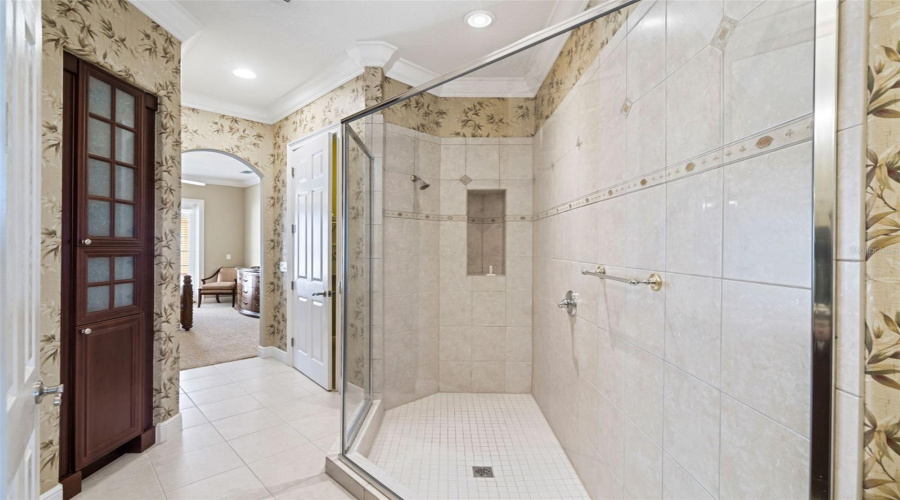 Downstairs Primary En-Suite