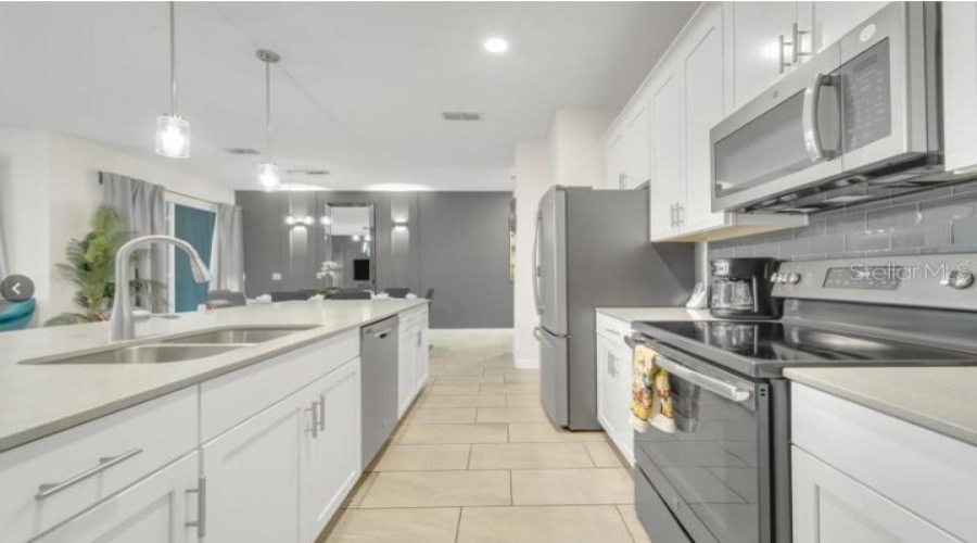 Kissimmee, Florida 34746, 4 Bedrooms Bedrooms, ,3 Bathroomsbathrooms,Residential,For Sale,Windermere,Mfro6305791