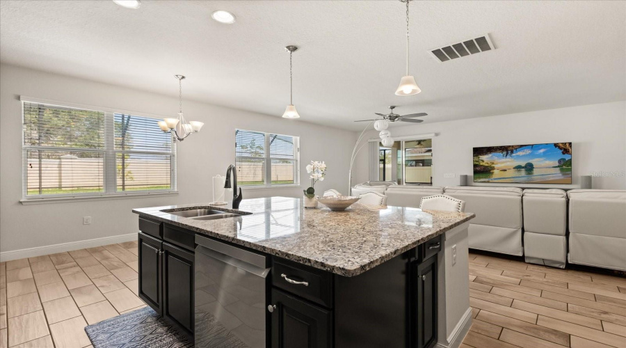 Davenport, Florida 33837, 5 Bedrooms Bedrooms, ,3 Bathroomsbathrooms,Residential,For Sale,Whirlaway,Mfrs5127178
