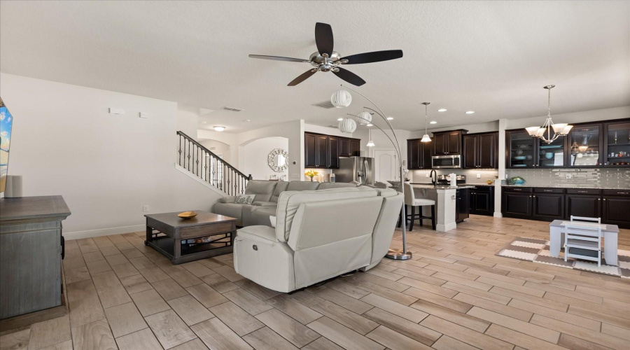 Davenport, Florida 33837, 5 Bedrooms Bedrooms, ,3 Bathroomsbathrooms,Residential,For Sale,Whirlaway,Mfrs5127178