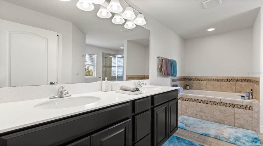 Davenport, Florida 33837, 5 Bedrooms Bedrooms, ,3 Bathroomsbathrooms,Residential,For Sale,Whirlaway,Mfrs5127178