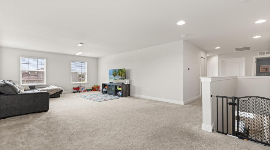 Davenport, Florida 33837, 5 Bedrooms Bedrooms, ,3 Bathroomsbathrooms,Residential,For Sale,Whirlaway,Mfrs5127178