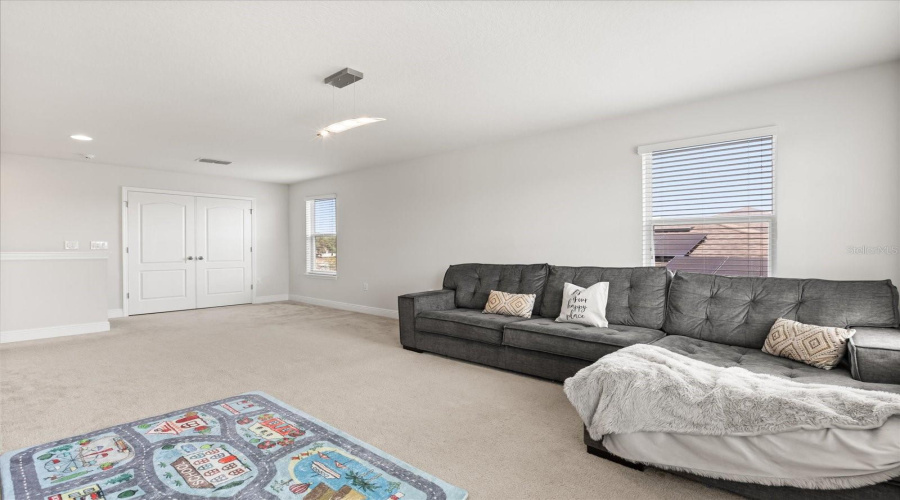 Davenport, Florida 33837, 5 Bedrooms Bedrooms, ,3 Bathroomsbathrooms,Residential,For Sale,Whirlaway,Mfrs5127178