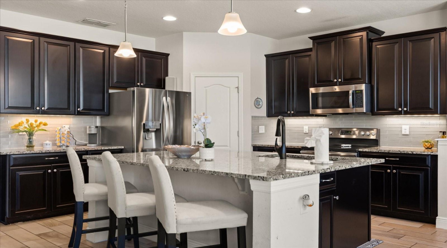 Davenport, Florida 33837, 5 Bedrooms Bedrooms, ,3 Bathroomsbathrooms,Residential,For Sale,Whirlaway,Mfrs5127178