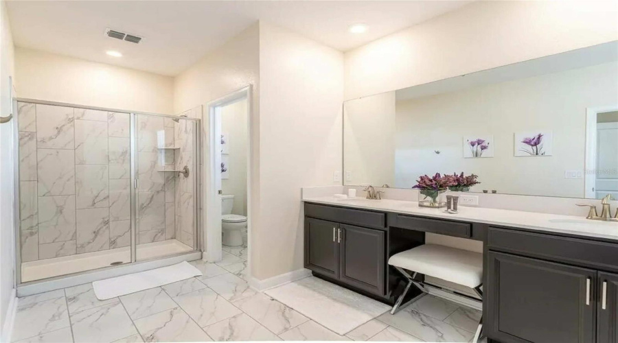 Davenport, Florida 33896, 5 Bedrooms Bedrooms, ,5 Bathroomsbathrooms,Residential,For Sale,Drop Shot,Mfro6310814