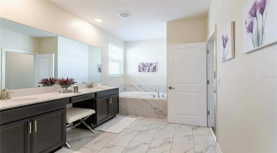 Davenport, Florida 33896, 5 Bedrooms Bedrooms, ,5 Bathroomsbathrooms,Residential,For Sale,Drop Shot,Mfro6310814