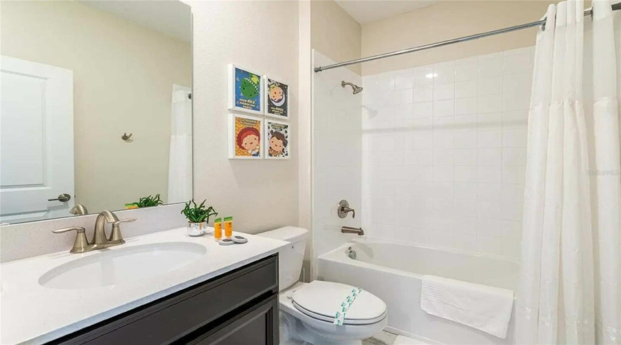 Davenport, Florida 33896, 5 Bedrooms Bedrooms, ,5 Bathroomsbathrooms,Residential,For Sale,Drop Shot,Mfro6310814