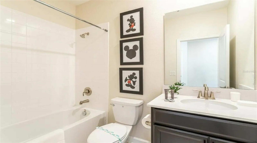 Davenport, Florida 33896, 5 Bedrooms Bedrooms, ,5 Bathroomsbathrooms,Residential,For Sale,Drop Shot,Mfro6310814