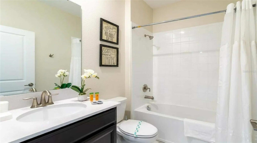 Davenport, Florida 33896, 5 Bedrooms Bedrooms, ,5 Bathroomsbathrooms,Residential,For Sale,Drop Shot,Mfro6310814