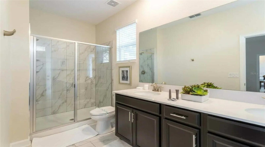 Davenport, Florida 33896, 5 Bedrooms Bedrooms, ,5 Bathroomsbathrooms,Residential,For Sale,Drop Shot,Mfro6310814