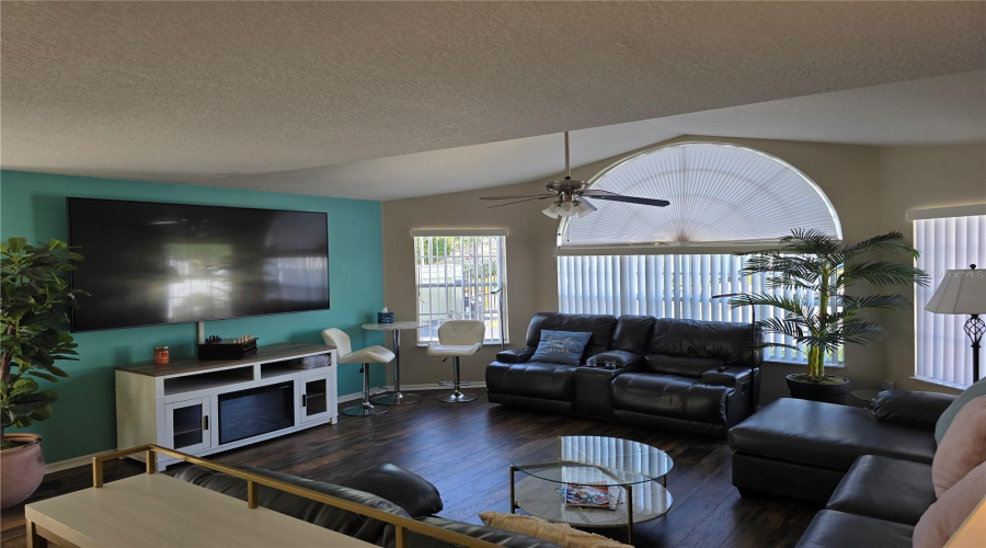 Kissimmee, Florida 34747, 4 Bedrooms Bedrooms, ,3 Bathroomsbathrooms,Residential,For Sale,Knightsbridge,Mfro6312189