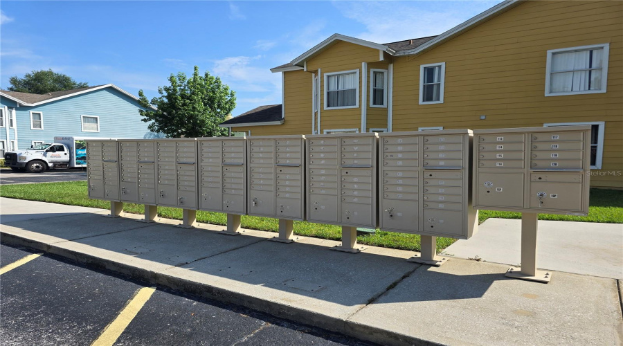 KISSIMMEE, Florida 34747, 4 Bedrooms Bedrooms, ,3 BathroomsBathrooms,Residential,For Sale,KNIGHTSBRIDGE,0,MFRO6312189