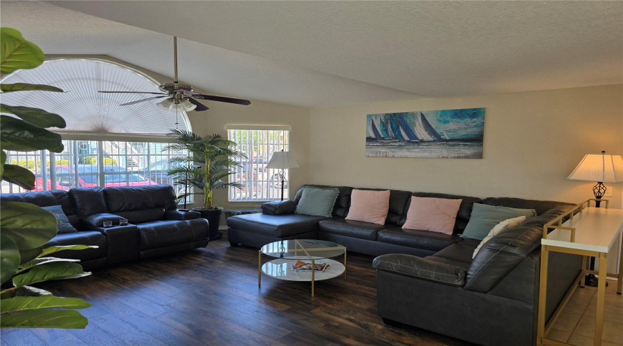Kissimmee, Florida 34747, 4 Bedrooms Bedrooms, ,3 Bathroomsbathrooms,Residential,For Sale,Knightsbridge,Mfro6312189