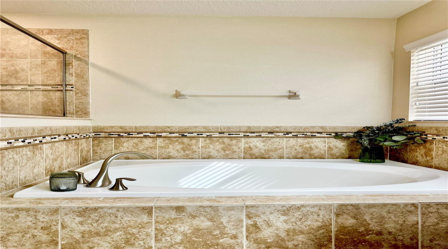 Davenport, Florida 33837, 4 Bedrooms Bedrooms, ,3 Bathroomsbathrooms,Residential,For Sale,Lake Side,Mfro6307860