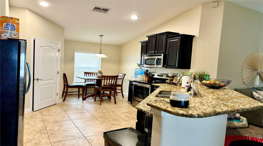 Davenport, Florida 33837, 4 Bedrooms Bedrooms, ,3 Bathroomsbathrooms,Residential,For Sale,Lake Side,Mfro6307860
