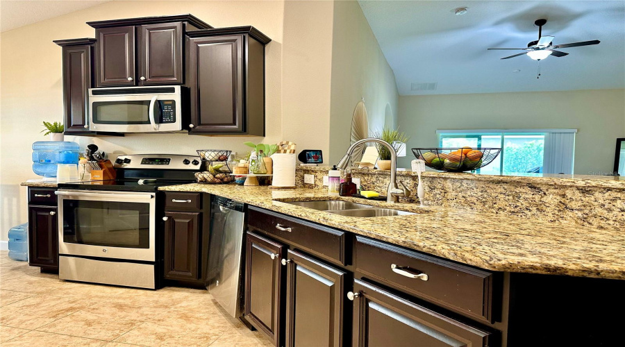 Davenport, Florida 33837, 4 Bedrooms Bedrooms, ,3 Bathroomsbathrooms,Residential,For Sale,Lake Side,Mfro6307860