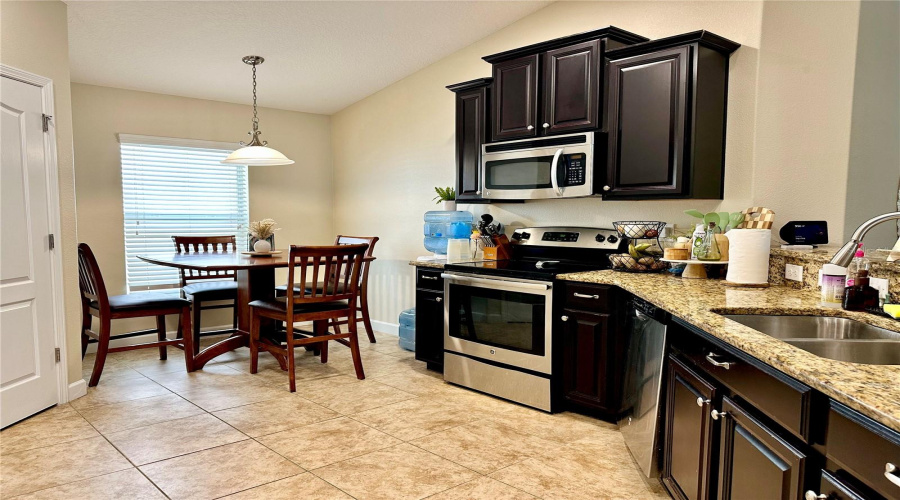 Davenport, Florida 33837, 4 Bedrooms Bedrooms, ,3 Bathroomsbathrooms,Residential,For Sale,Lake Side,Mfro6307860