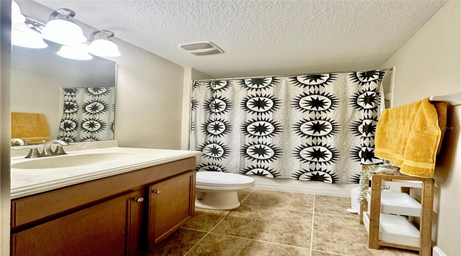Davenport, Florida 33837, 4 Bedrooms Bedrooms, ,3 Bathroomsbathrooms,Residential,For Sale,Lake Side,Mfro6307860
