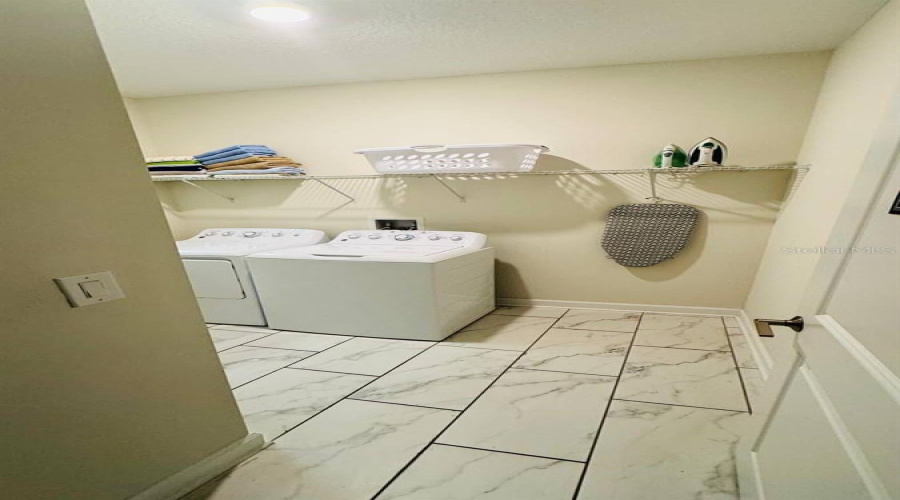 Davenport, Florida 33896, 6 Bedrooms Bedrooms, ,5 Bathroomsbathrooms,Residential,For Sale,Drop Shot,Mfro6312521