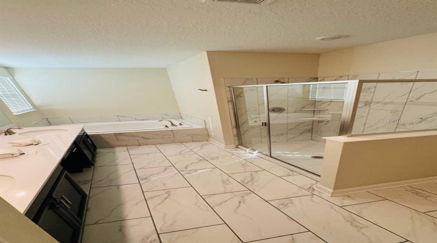 Davenport, Florida 33896, 6 Bedrooms Bedrooms, ,5 Bathroomsbathrooms,Residential,For Sale,Drop Shot,Mfro6312521