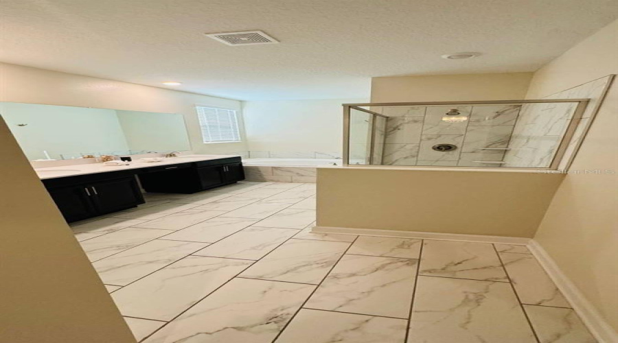 Davenport, Florida 33896, 6 Bedrooms Bedrooms, ,5 Bathroomsbathrooms,Residential,For Sale,Drop Shot,Mfro6312521