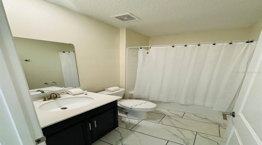 Davenport, Florida 33896, 6 Bedrooms Bedrooms, ,5 Bathroomsbathrooms,Residential,For Sale,Drop Shot,Mfro6312521
