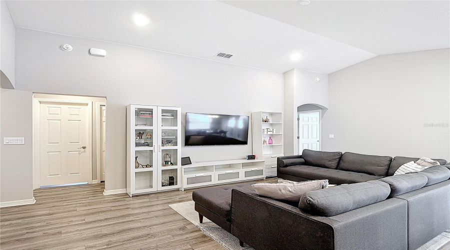 Davenport, Florida 33837, 3 Bedrooms Bedrooms, ,2 Bathroomsbathrooms,Residential,For Sale,Noble,Mfro6304851