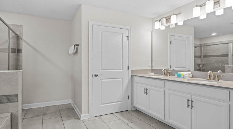Davenport, Florida 33896, 6 Bedrooms Bedrooms, ,6 Bathroomsbathrooms,Residential,For Sale,Interlocking,Mfro6311748