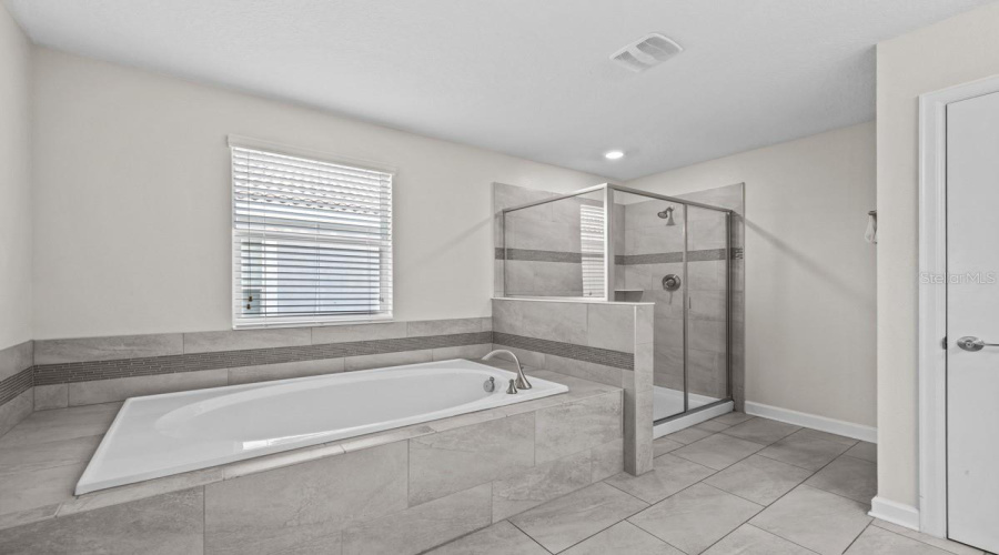 Davenport, Florida 33896, 6 Bedrooms Bedrooms, ,6 Bathroomsbathrooms,Residential,For Sale,Interlocking,Mfro6311748