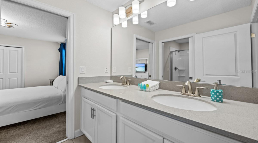 Davenport, Florida 33896, 6 Bedrooms Bedrooms, ,6 Bathroomsbathrooms,Residential,For Sale,Interlocking,Mfro6311748