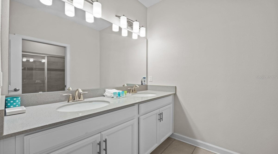 Davenport, Florida 33896, 6 Bedrooms Bedrooms, ,6 Bathroomsbathrooms,Residential,For Sale,Interlocking,Mfro6311748