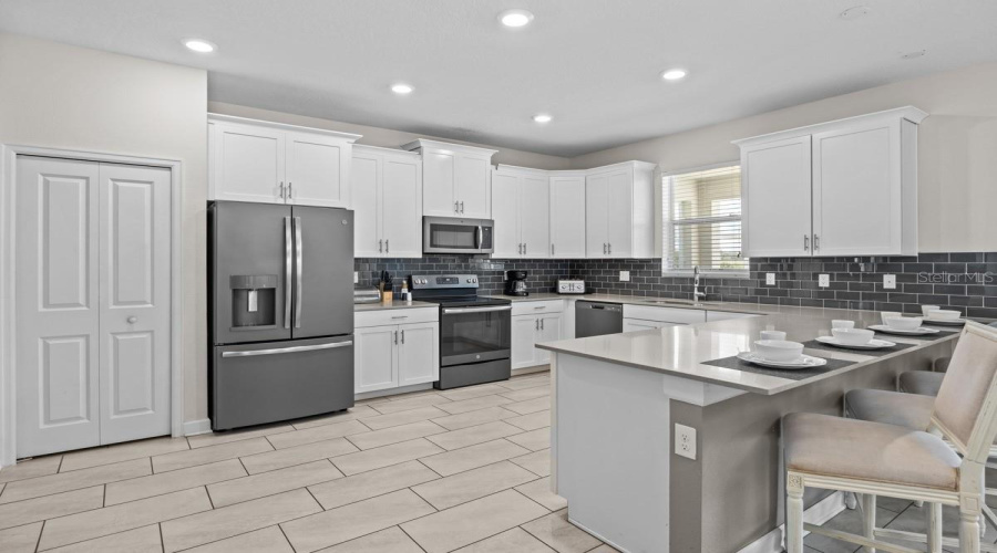 Davenport, Florida 33896, 6 Bedrooms Bedrooms, ,6 Bathroomsbathrooms,Residential,For Sale,Interlocking,Mfro6311748