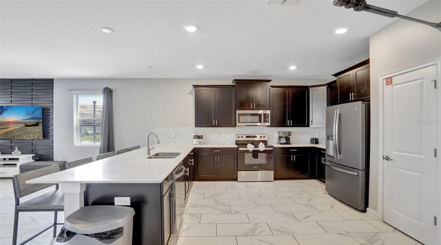 Full Modern Kitchen